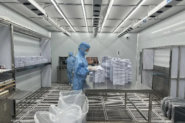 百级洁净车间（纯水清洗区）