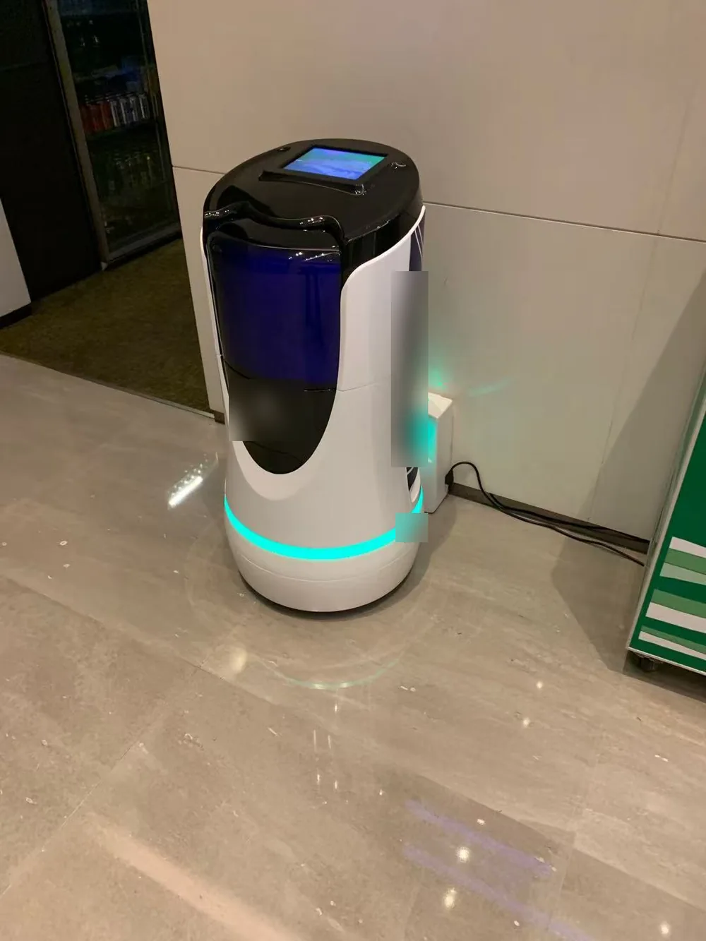 参考 · 服务机器人外壳（酒店送物机器人）